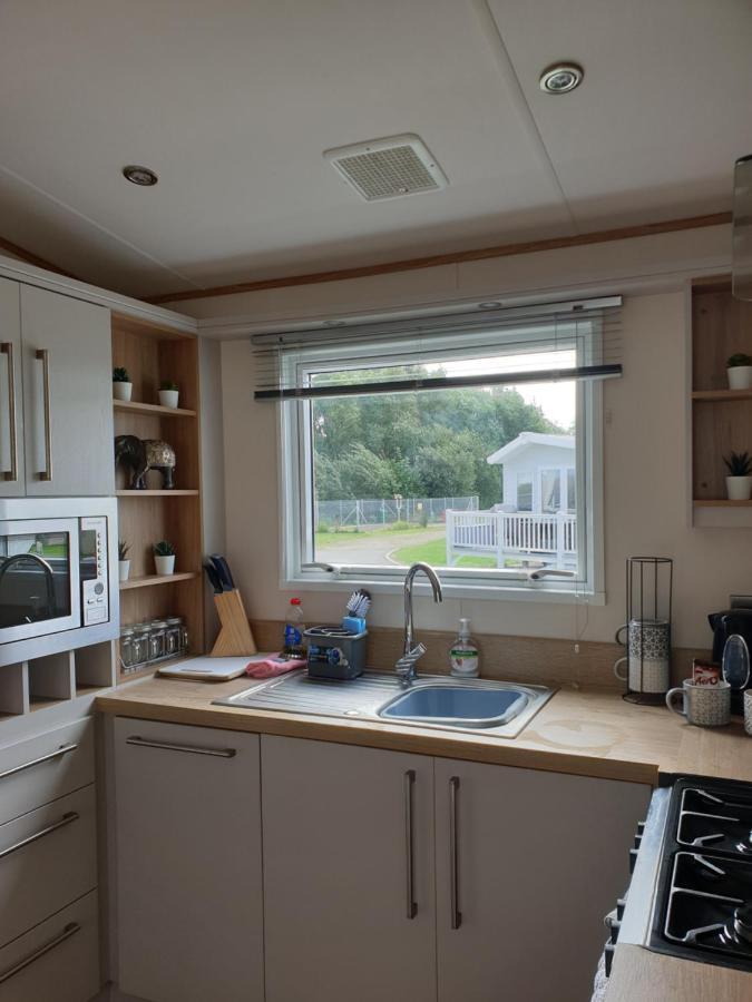 Luxury Tattersall Lakes Hot Tub Staycation 6 Berth Luxury Caravan Tattershall Exterior photo