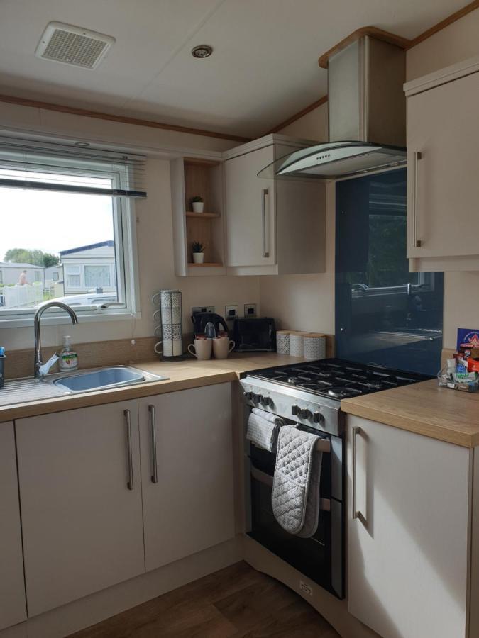 Luxury Tattersall Lakes Hot Tub Staycation 6 Berth Luxury Caravan Tattershall Exterior photo